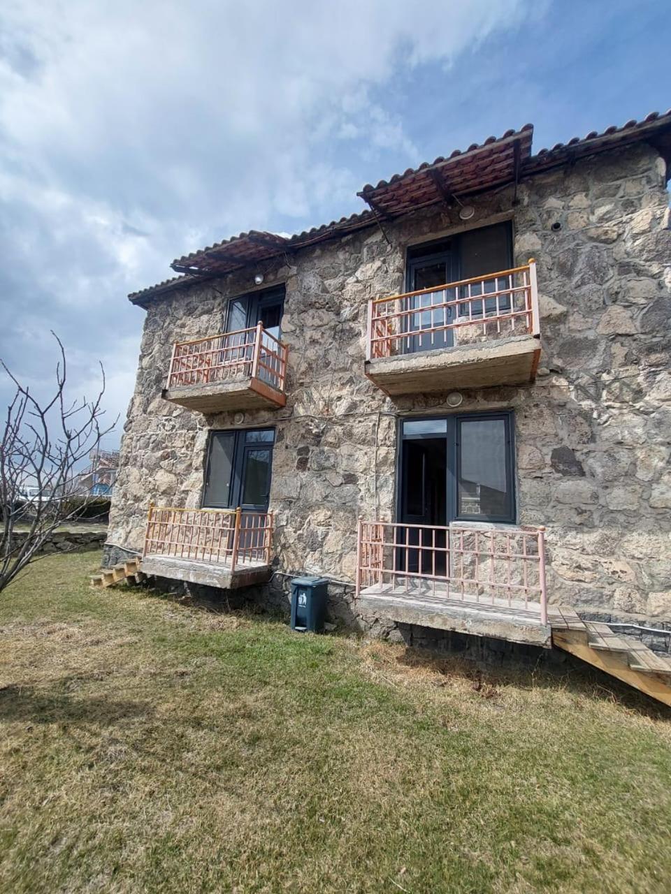 Hotel Maruna Sevan Bagian luar foto