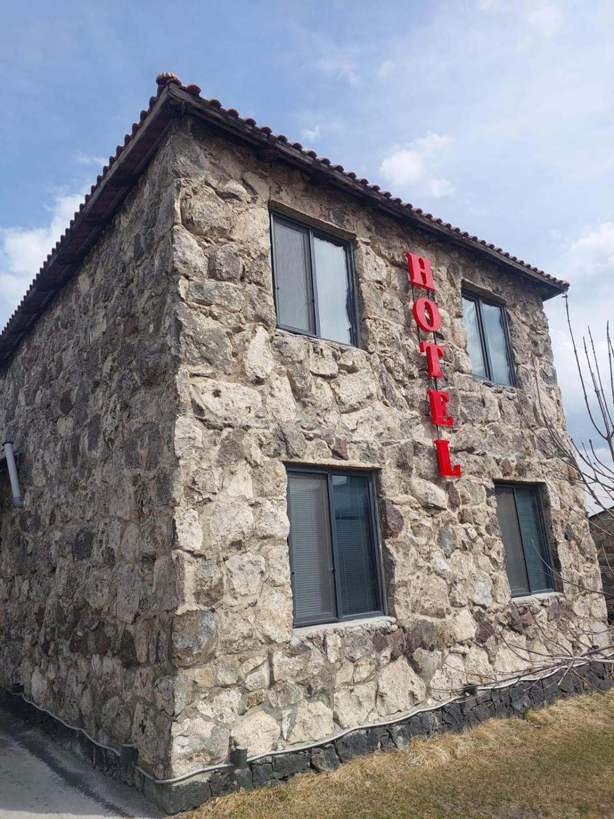 Hotel Maruna Sevan Bagian luar foto